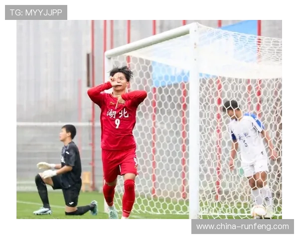 全运会回顾：上海足球队默契配合展现团队精神与竞技实力