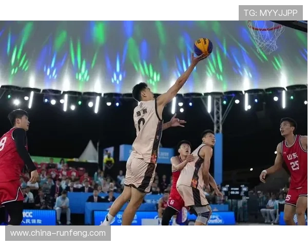 上海男篮迎战八一双鹿全力争胜展现球队实力与团结精神